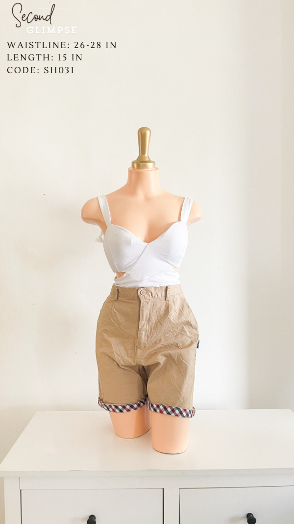 Simple beige shorts